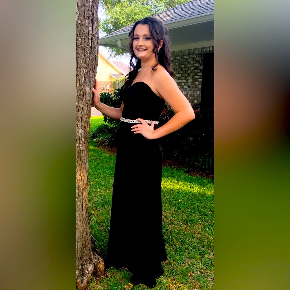 ⚜️🎉💗HP💝💫 long Black formal w/Rhinestone embellishments